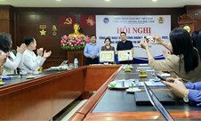 Trung tâm Thực hành - Thí nghiệm đón nhận Bằng khen của BCH Công đoàn Giáo dục Việt Nam vì đã có thành tích xuất sắc trong hoạt động Công đoàn năm học 2021-2022